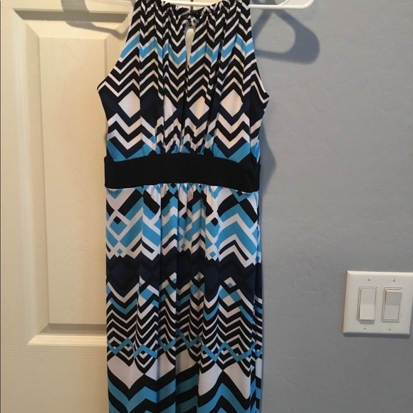 Dress - Picture 3 of 4